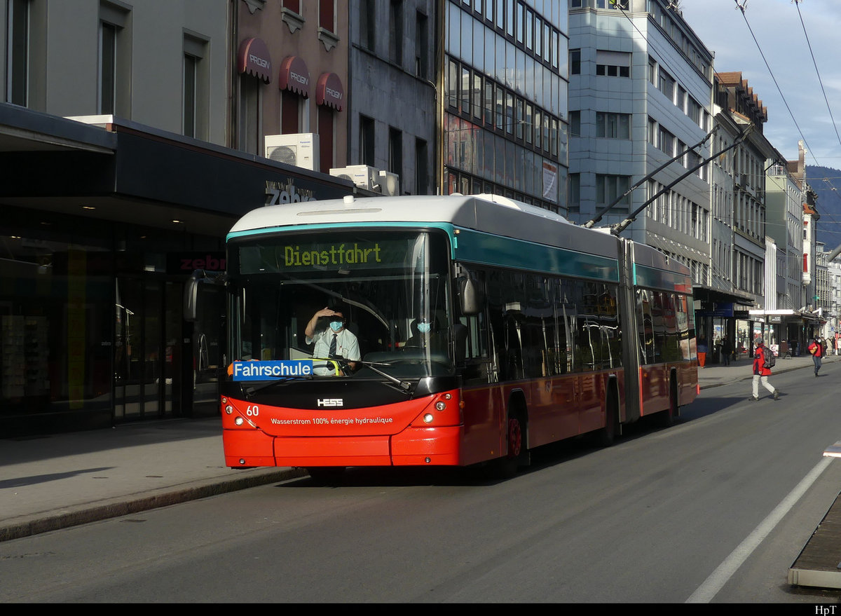 VB Biel - Hess Trolleybus Nr.60 auf Lehrnfahrt unterwegs in der Stadt Biel am 20.01.2021