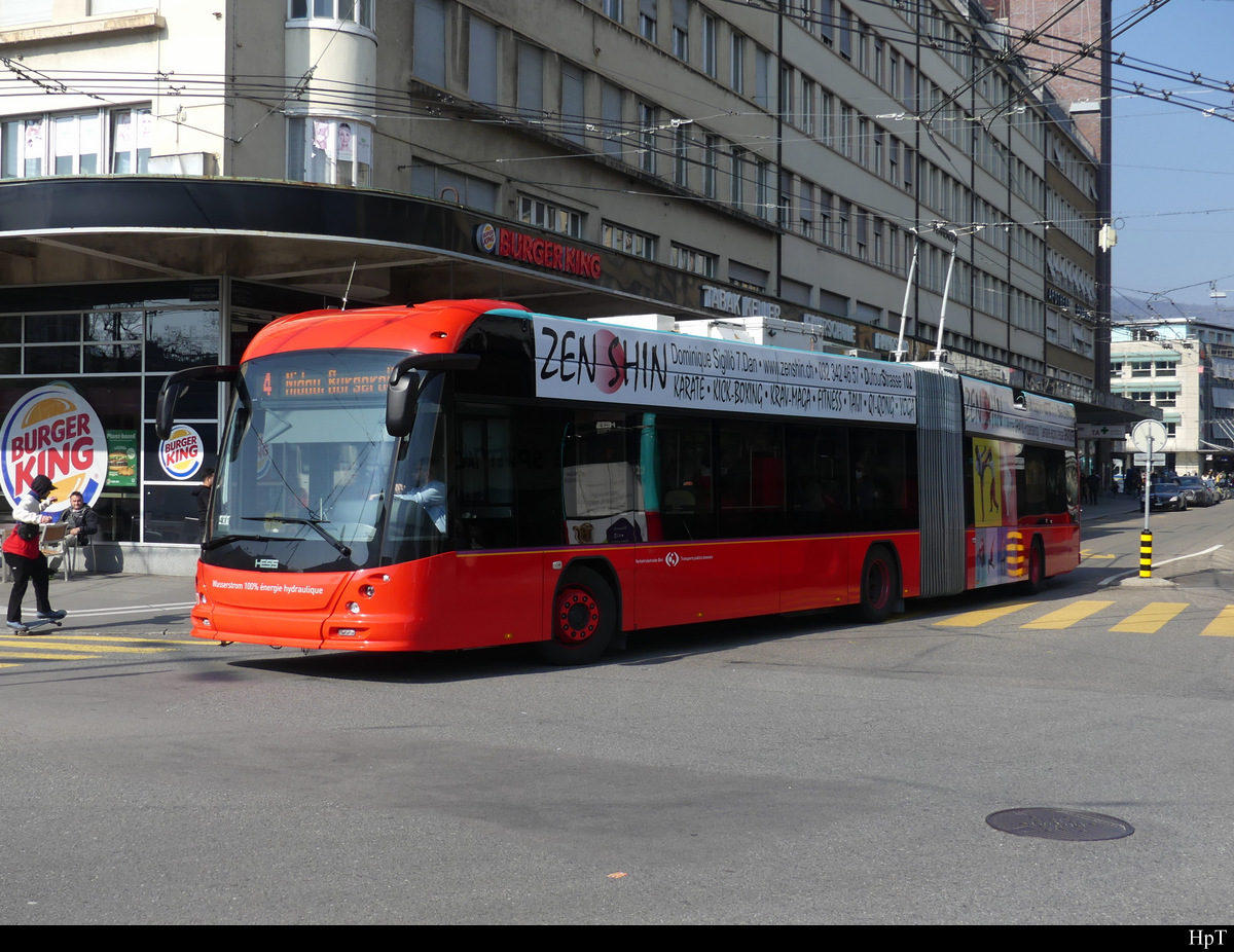 VB Biel - Hess Trolleybus Nr.97 unterwegs auf der Linie 4 in der Stadt Biel am 19.03.2022
