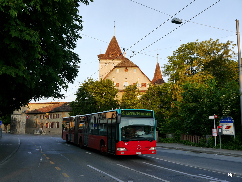VB Biel - Mercedes Citaro  Nr.141  BE  560141 vor dem Schloss Nidau am Morgen um 06.23 am 31.05.2014