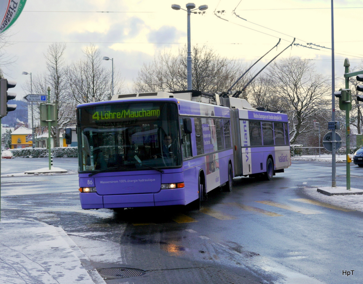 VB Biel - NAW Trolleybus Nr.86 unterwegs in Nidau / Biel am 09.12.2017