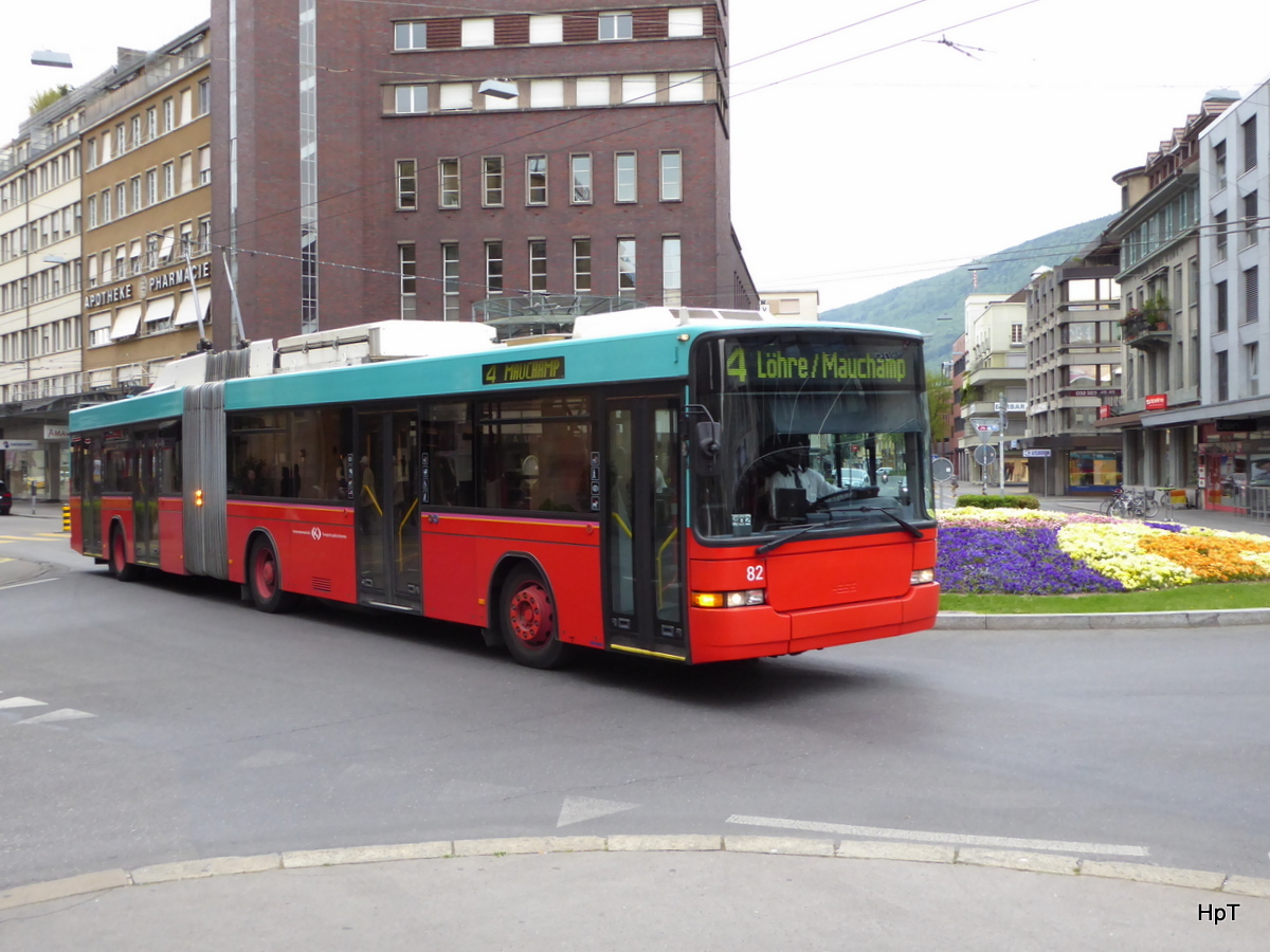 VB Biel - Trolleybus  Nr.82 unterwegs auf der Linie 4 in der Stadt Biel am 09.05.2016