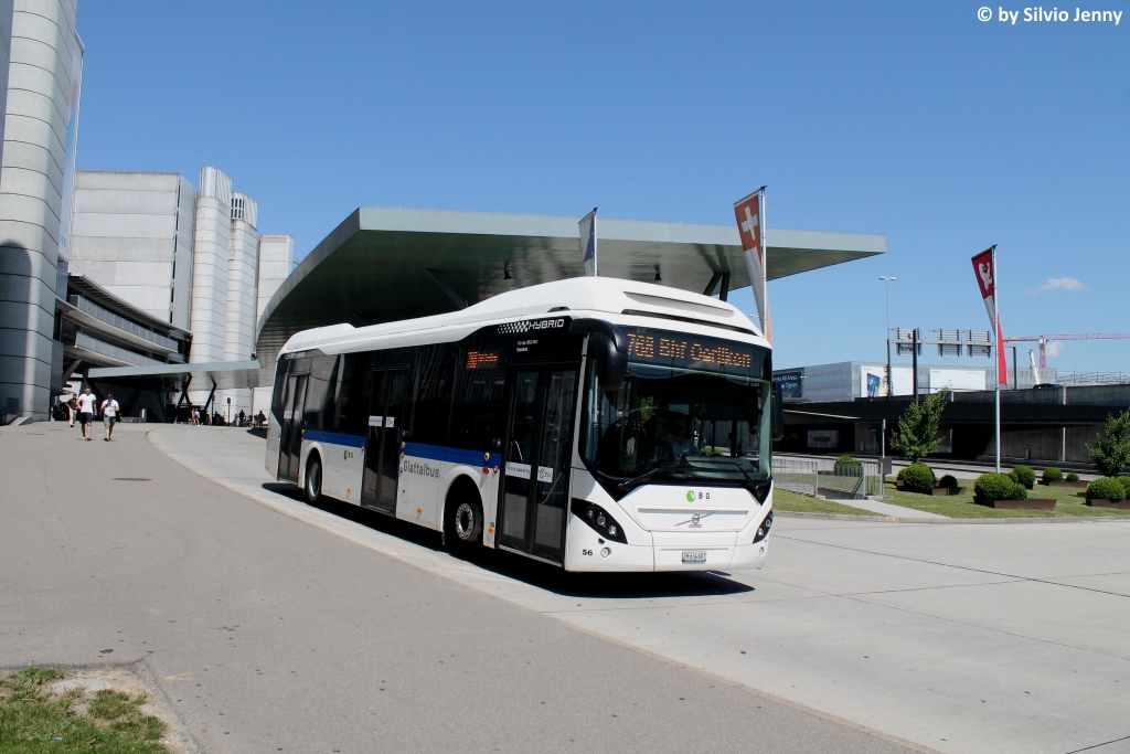 VBG/Eurobus Nr. 56 (Volvo 7900 Hybrid) am 30.7.2016 beim Flughafen Zürich
