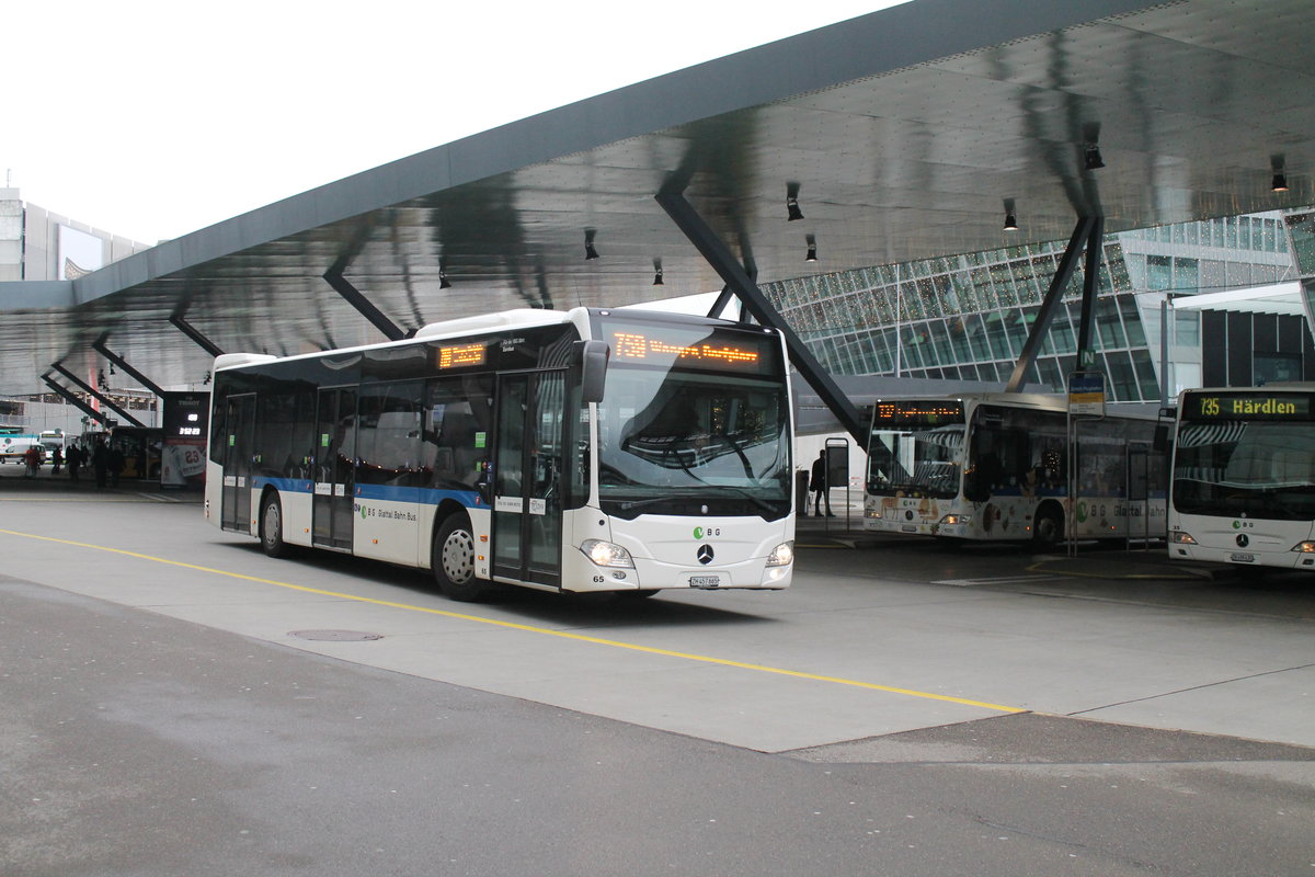 VBG/Eurobus Nr. 65 (Mercedes Citaro C2 O530) verlässt am 2.12.2019 den Flughafen Zürich