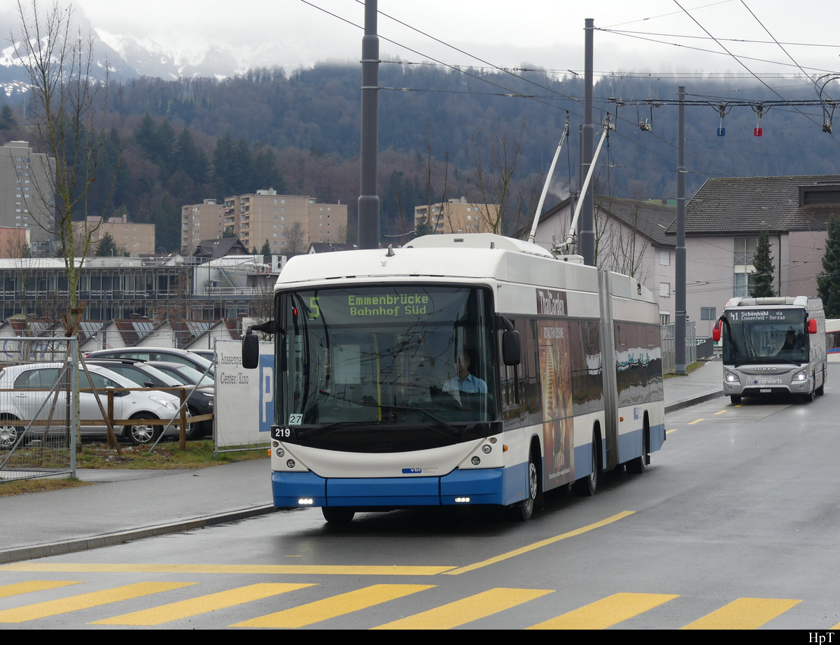 VBL - Hess Trolleybus Nr.219 unterwegs in Emmenbrücke am 30.12.2021