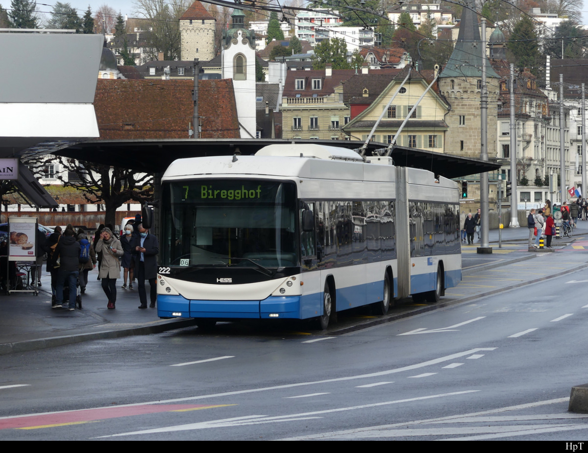 VBL - Hess Trolleybus Nr.222 unterwegs in Luzern am 30.12.2021