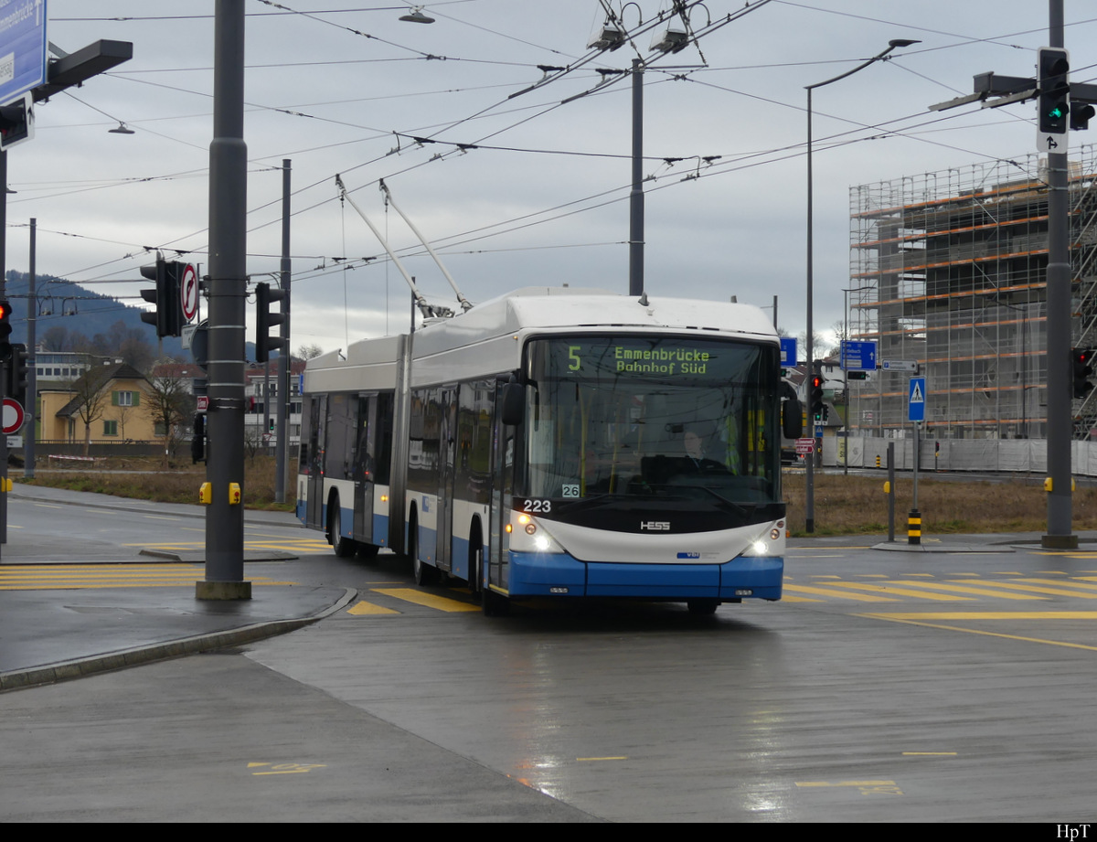 VBL - Hess Trolleybus Nr.223 unterwegs in Emmenbrücke am 30.12.2021