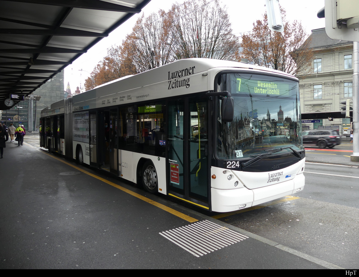 VBL - Hess Trolleybus Nr.224 unterwegs in Luzern am 30.12.2021