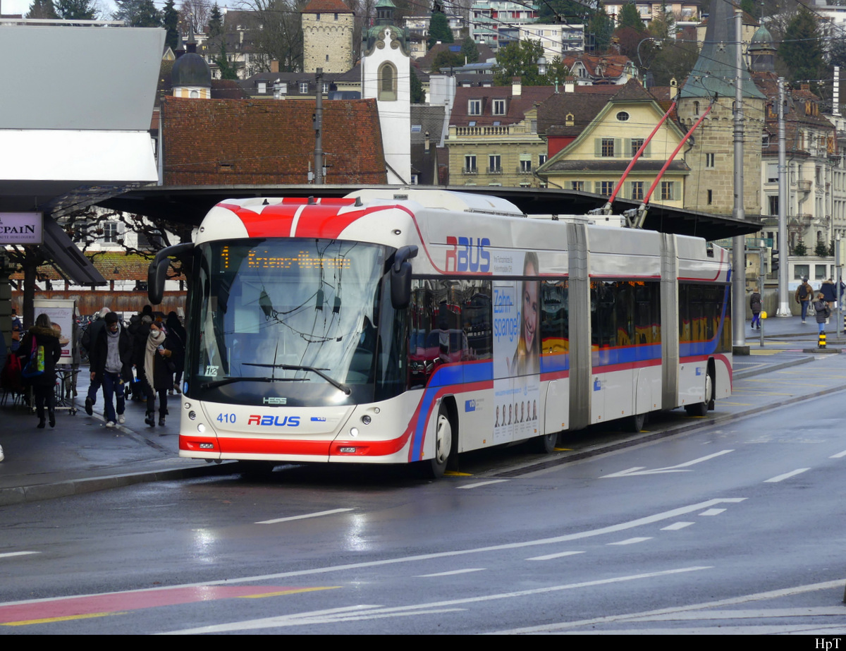 VBL - Hess Trolleybus Nr.410 unterwegs in Luzern am 30.12.2021