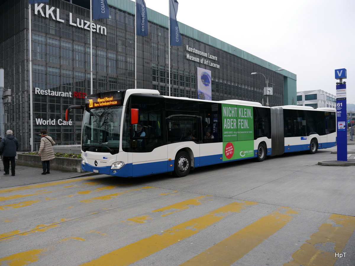 VBL - Mercedes Citaro Nr.165  LU 173571 unterwegs auf der Linie 20 vor dem Bahnhof in Luzern am 28.02.2016