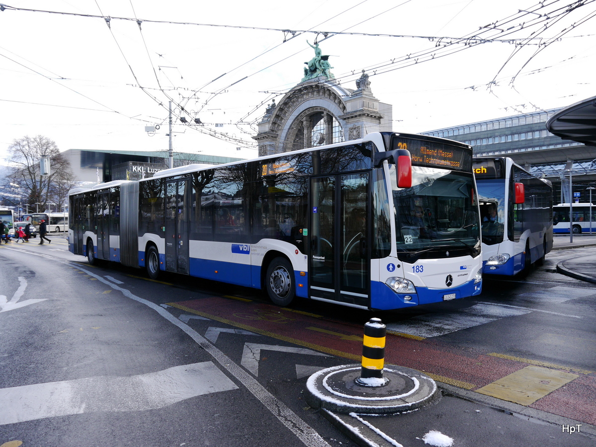 VBL - Mercedes Citaro Nr.183  LU 241270 unterwegs auf der Linie 20 in Luzern am 09.12.2017