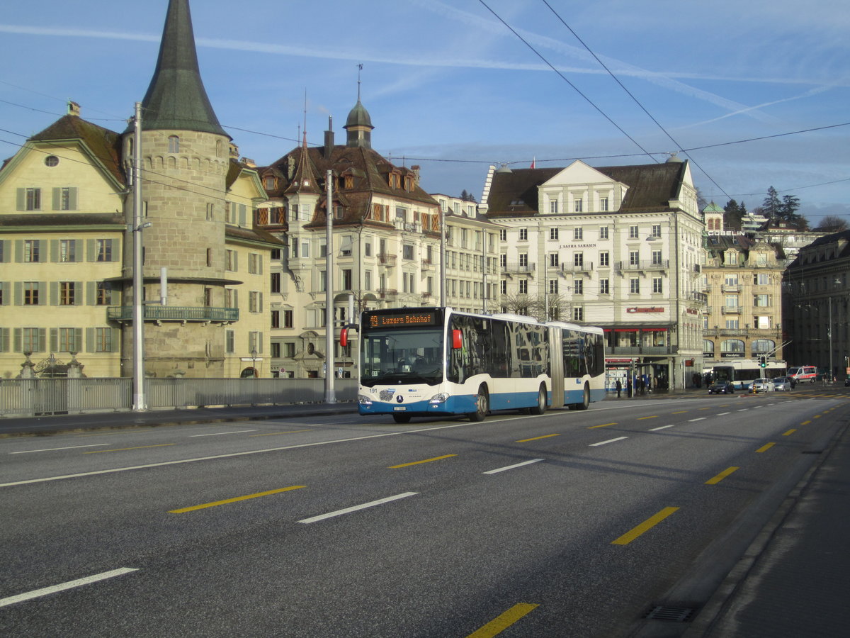 vbl Nr. 191 (Mercedes Citaro C2 O530G) am 5.2.2021 auf der Seebrücke zwischen den Haltstellen Schwanenplatz und Bhf. Luzern