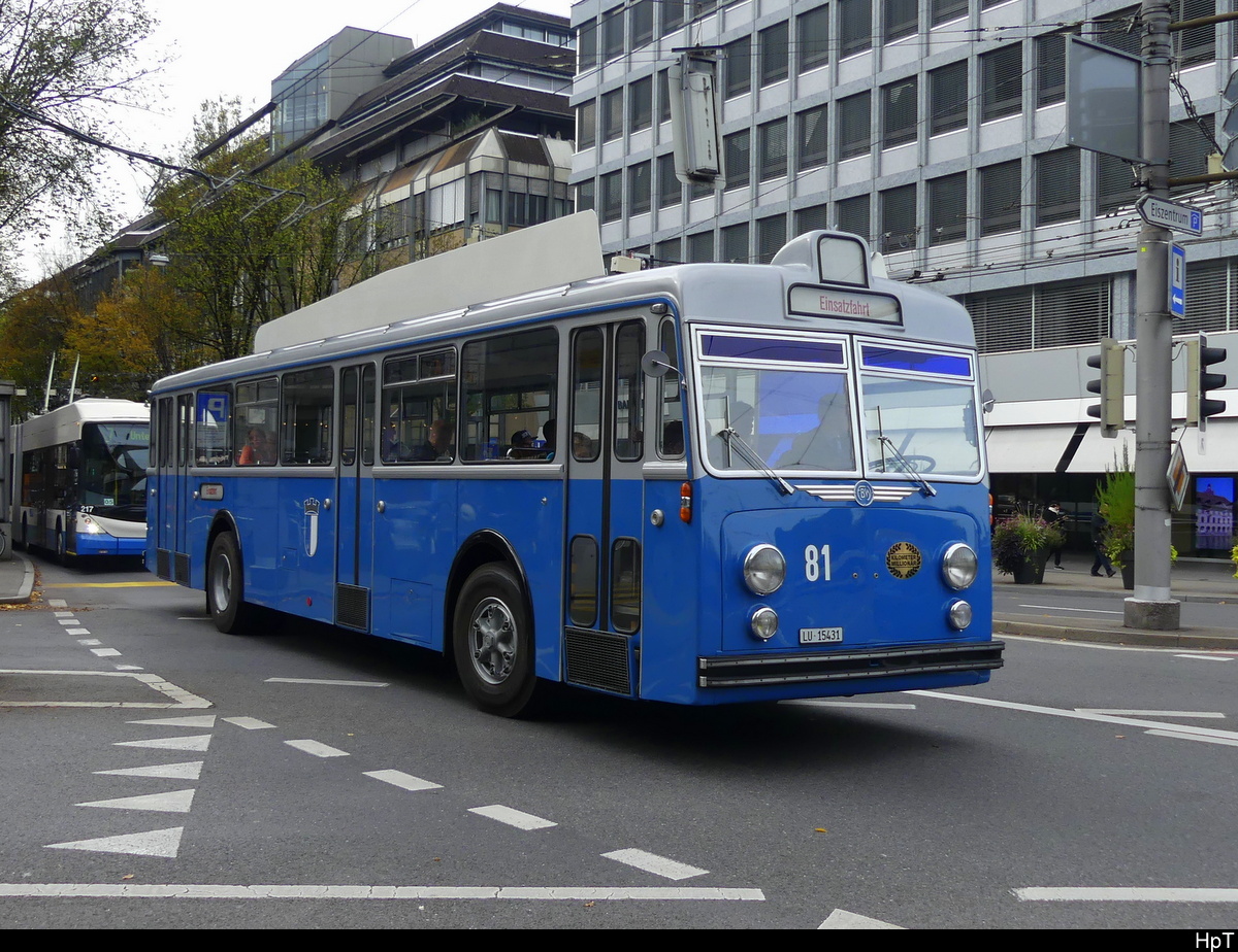 VBL - Oldtimer FBW Nr.81 LU 15431 unterwegs in der Stadt Luzern ( vor dem Bahnhof ) am 23.10.2022