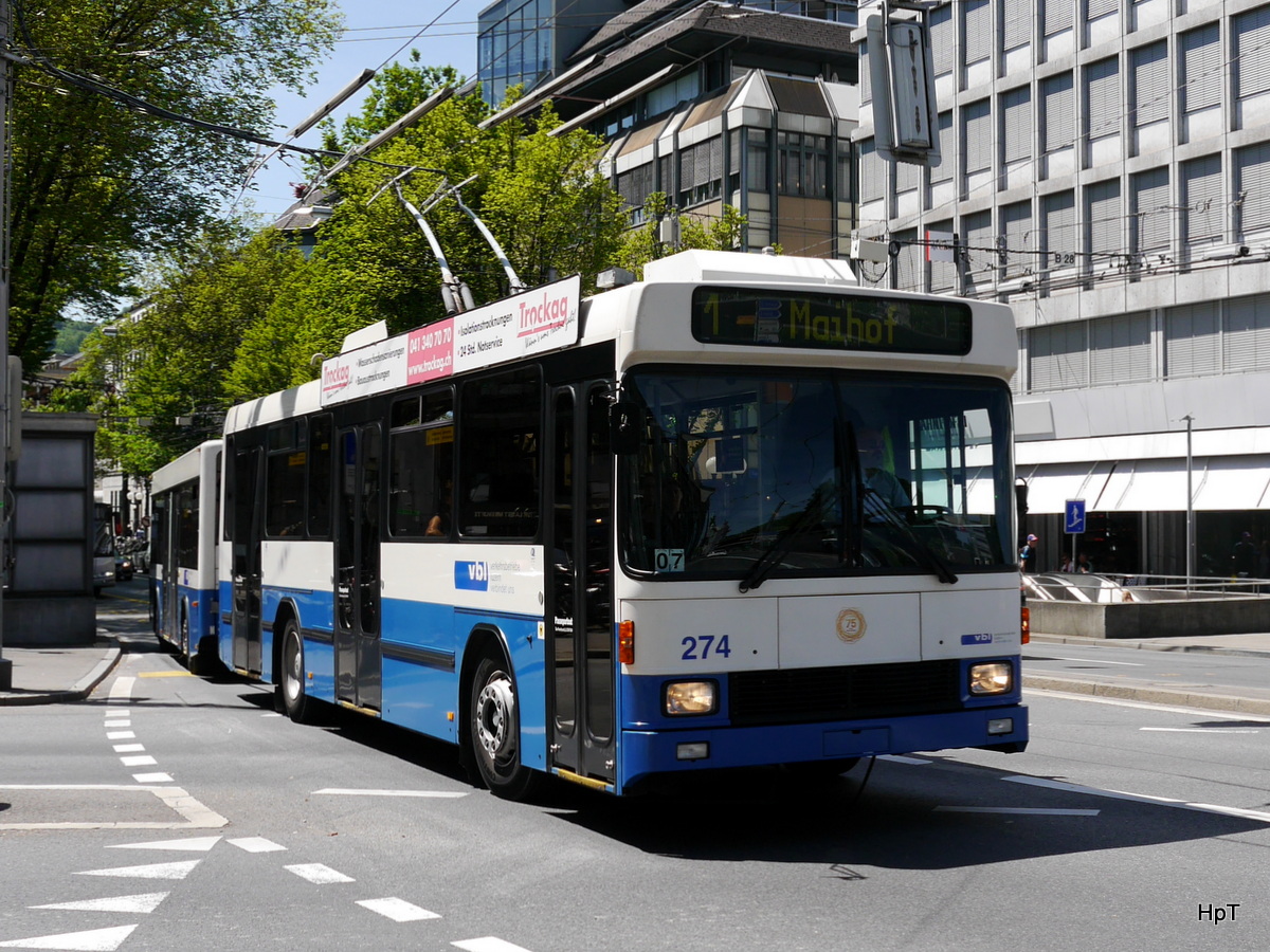 VBL - Trolleybus Nr.274 mit Anhänger unterwegs auf der Linie 1 in der Stadt Luzern am 21.05.2016