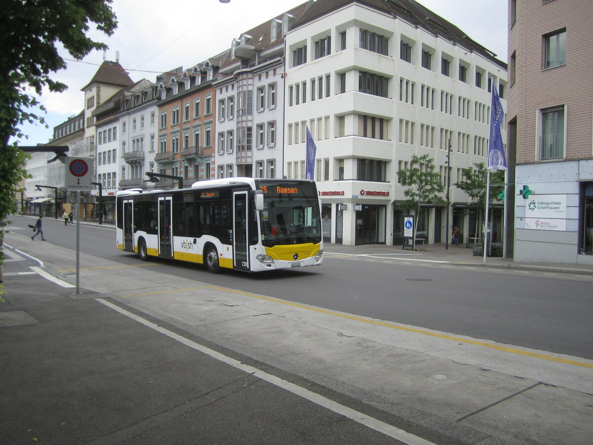 VBSH Nr. 228 (Mercedes Citaro C2 O530 Hybrid) am 29.5.2022 beim Bahnhof Schaffhausen