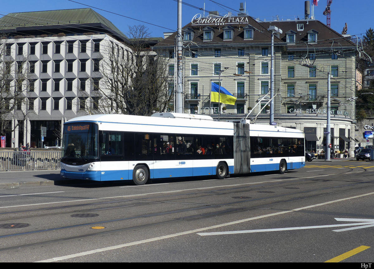 VBZ - Hess Trolleybus Nr.167 unterwegs in Zürich am 06.03.2022