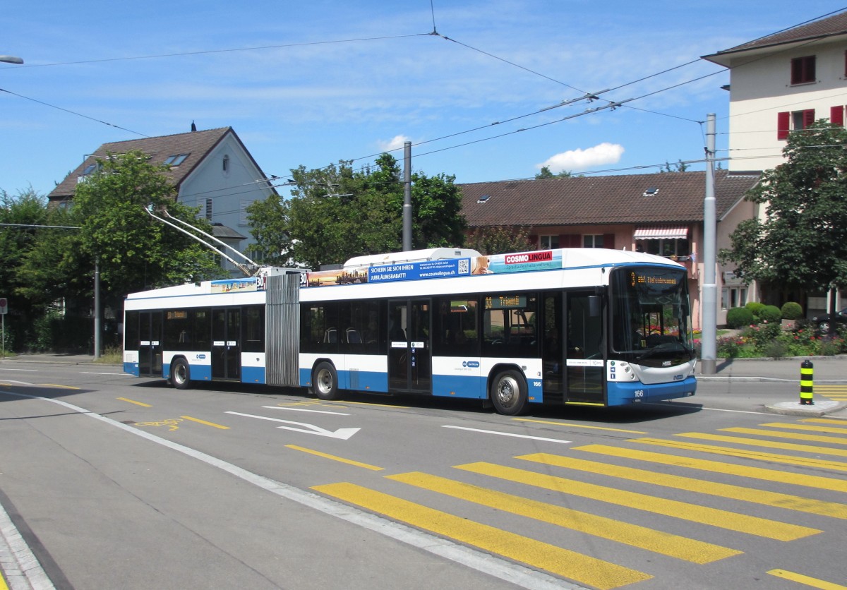 VBZ Nr. 166 (Hess SwTr4 BGT-N2D) am 1.7.2014 kurz vor der Endhaltestelle Triemli (Linie 33).