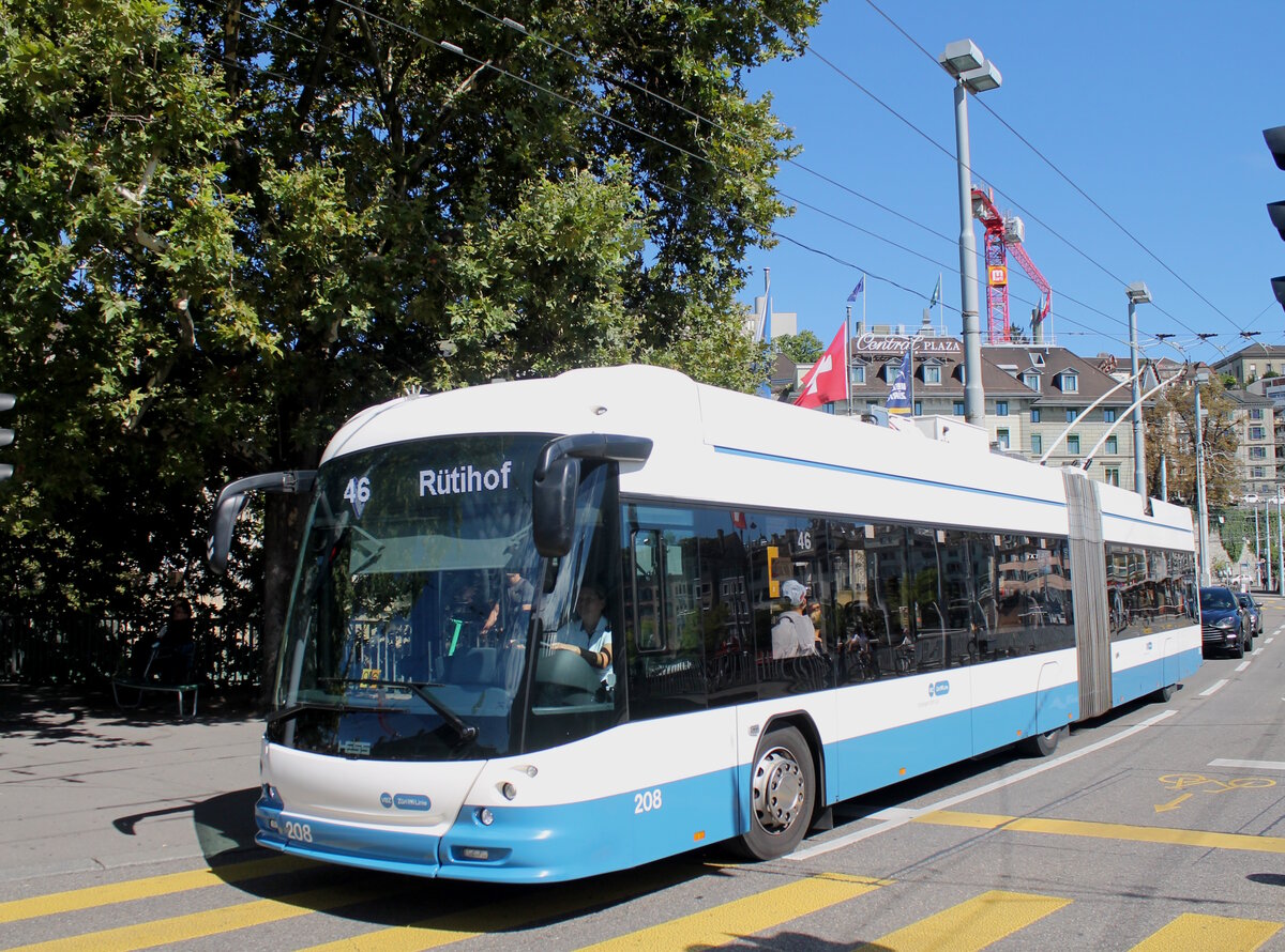 VBZ Nr. 208 (Hess lighTram® 19) am 31.8.2025 beim Bahnhofquai/HB