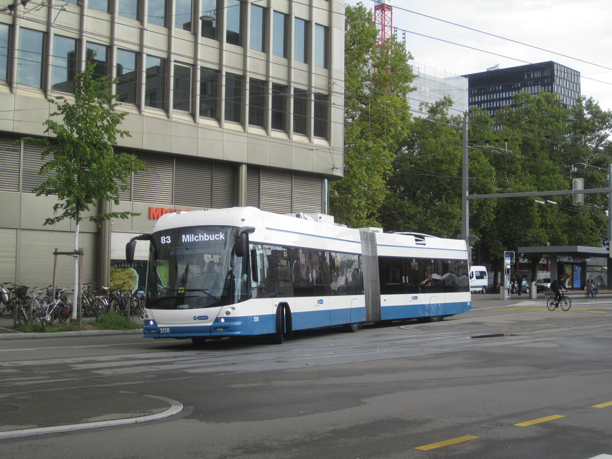 VBZ Nr. 208 (Hess Swisstrolley 5 BGT-22D DC) am 6.9.2022 beim Bhf. Altstetten