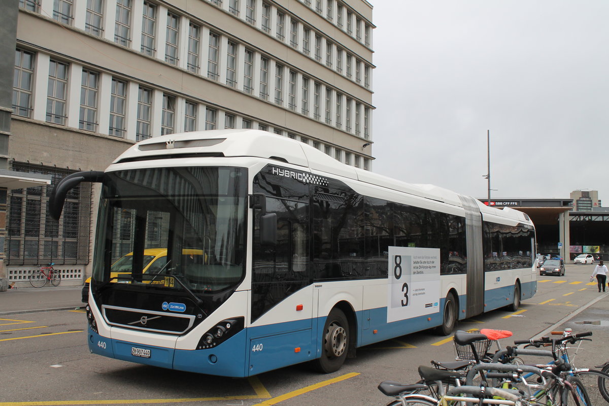 VBZ Nr. 440 (Volvo 7900LAH) am 11.12.2019 bei der Sihlpost als Einsatzbus