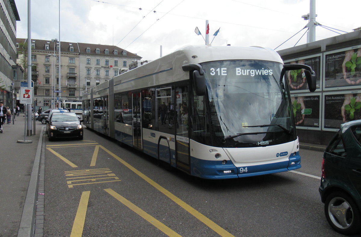 VBZ Nr. 94, Hess Doppelgelenktrolleybus plus (2018) am 11.5.2019 beim HB Zürich. Gewendet wurde im Batteriemodus via Sihlpost (Pause). Sonderfahrten Linie 31E zum Tram-Museum Burgwies für die E-Bus Präsentation anlässlich 80 Jahre Trolleybus in Zürich. 