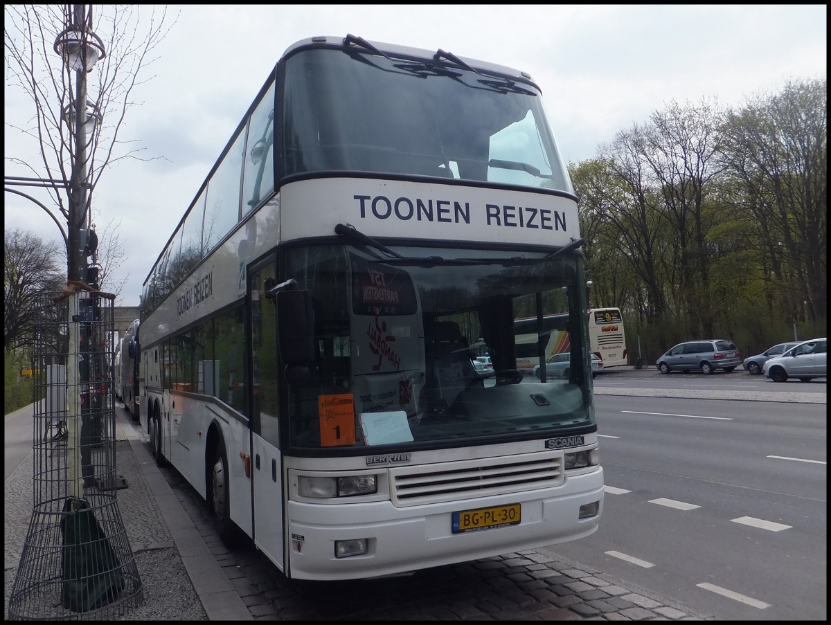 VDL Berkhof Excellence 3000 von Toonen Reizen aus den Niederlanden in Berlin am 25.04.2013