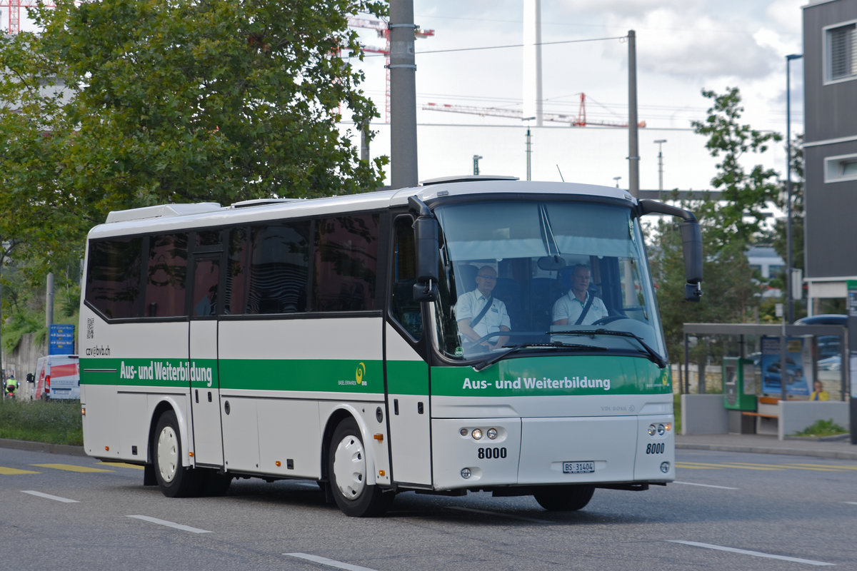 VDL BOVA Bus fährt mit der Fahrschule auf den Hof der Garage Rankstrasse. Die Aufnahme stammt vom 09.09.2019.