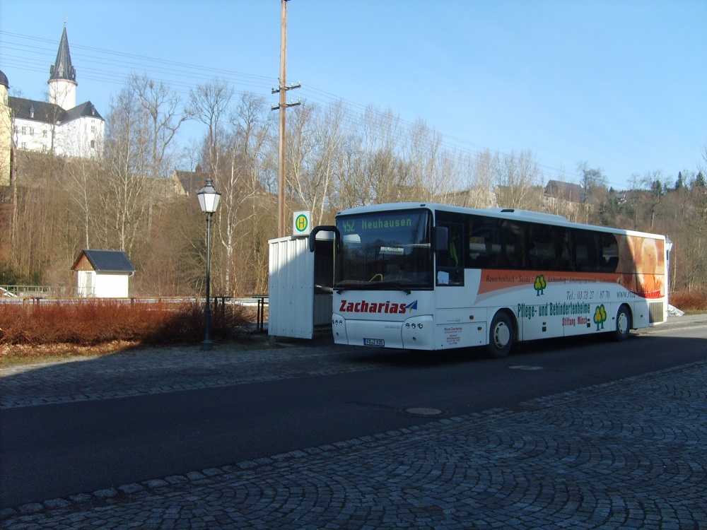 VDL Bova Lexio 130 LD - FG Z 935 - in Neuhausen, am Bahnhof - am 7-April-2015