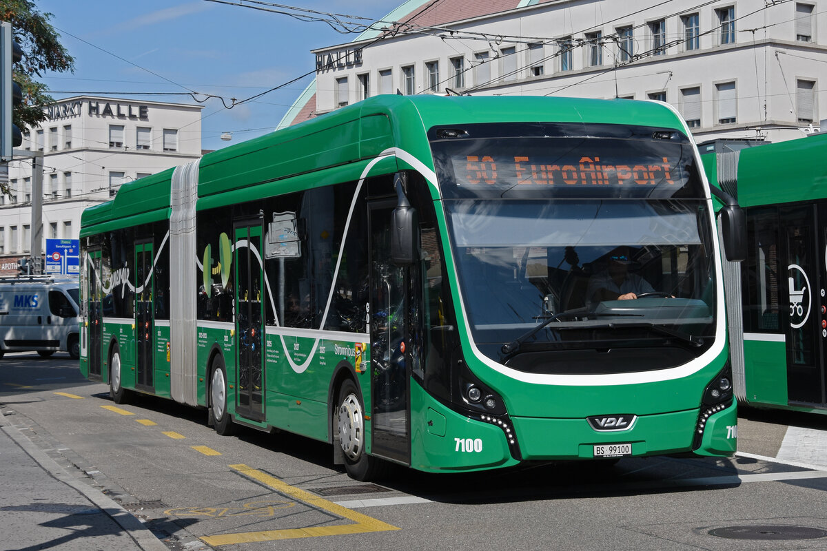 VDL Elektrobus  Stromnibus , auf der Linie 50, fährt am 07.09.2022 zur Endstation am Bahnhof SBB.
