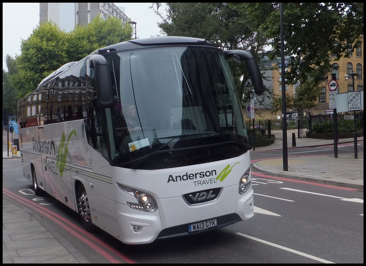 VDL Futura von Anderson Travel aus England in London am 23.09.2013