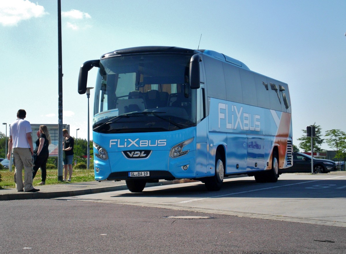 VDL Futura) im Auftrag der Firma Flixbus nach Berlin auf dem Rasthof Marienborn in Niedersachsen.(23.7.2014) 
