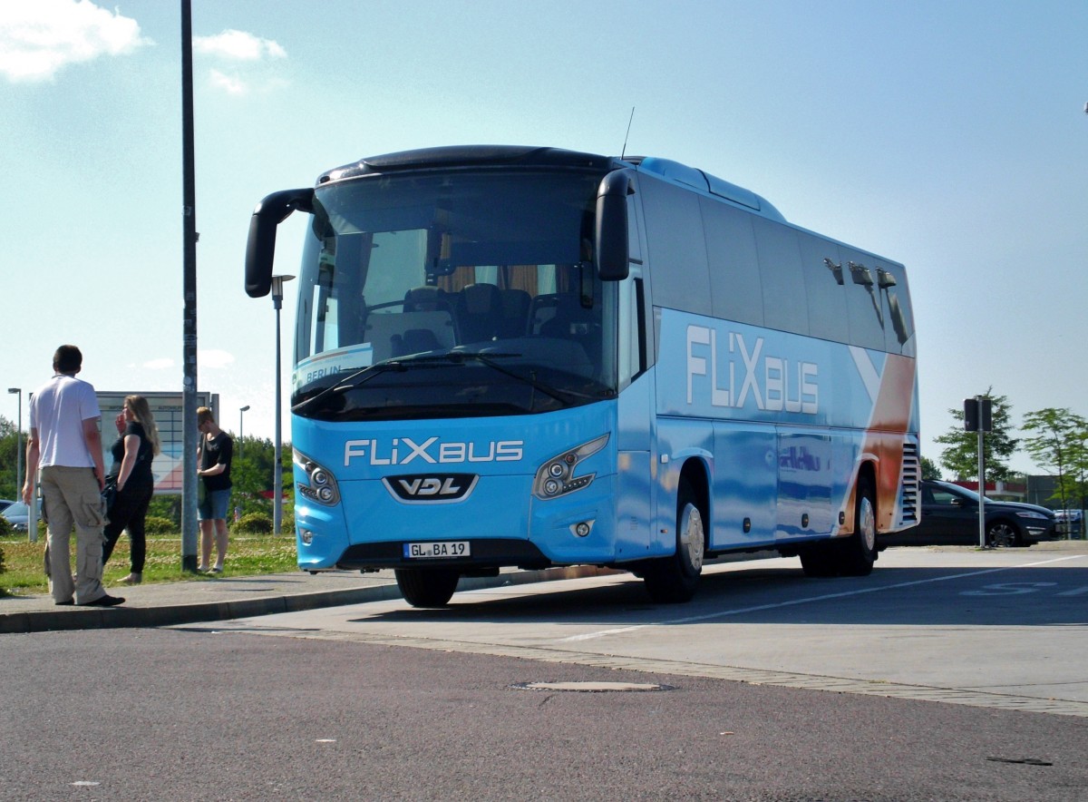 VDL Futura) im Auftrag der Firma Flixbus nach Berlin auf dem Rasthof Marienborn in Niedersachsen.(23.7.2014) 
