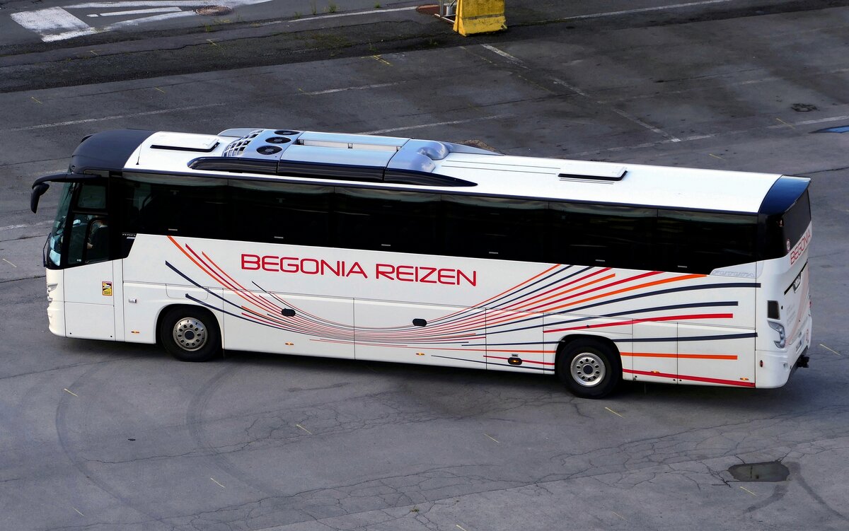 VDL Futura FHD2, 'Begonia Reizen'',  Belgien im September 2024.