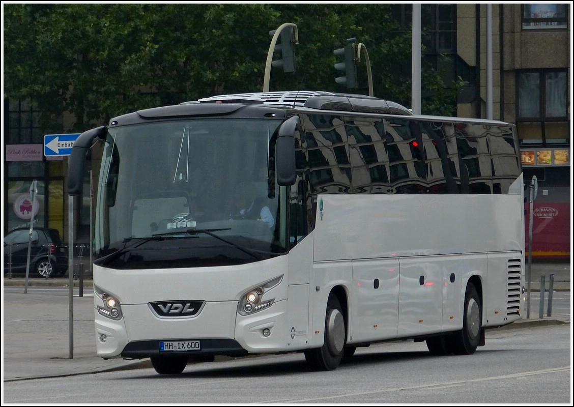 VDL Futura, gesehen am 22.09.2013 nahe dem Hauptbahnhof in Hamburg. 