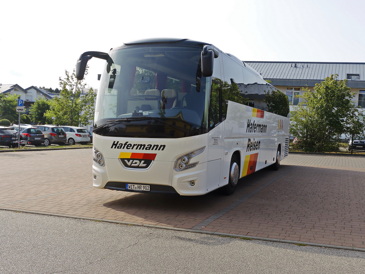 VDL Futura von Hafermann Reisen aus Nordrhein-Westfalen steht  in Bansin auf der Insel Usedom am 30. August 2019.