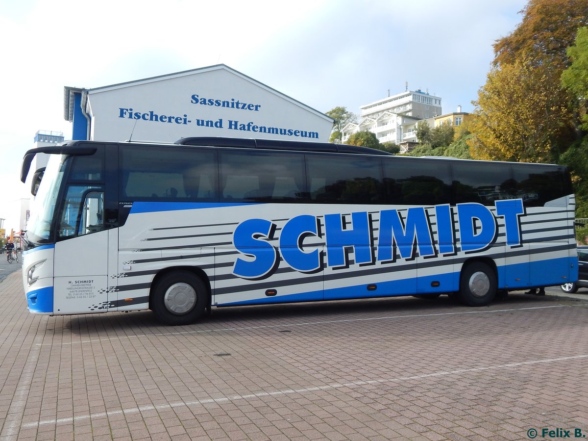 VDL Futura von Schmidt aus Deutschland im Stadthafen Sassnitz am 23.10.2016