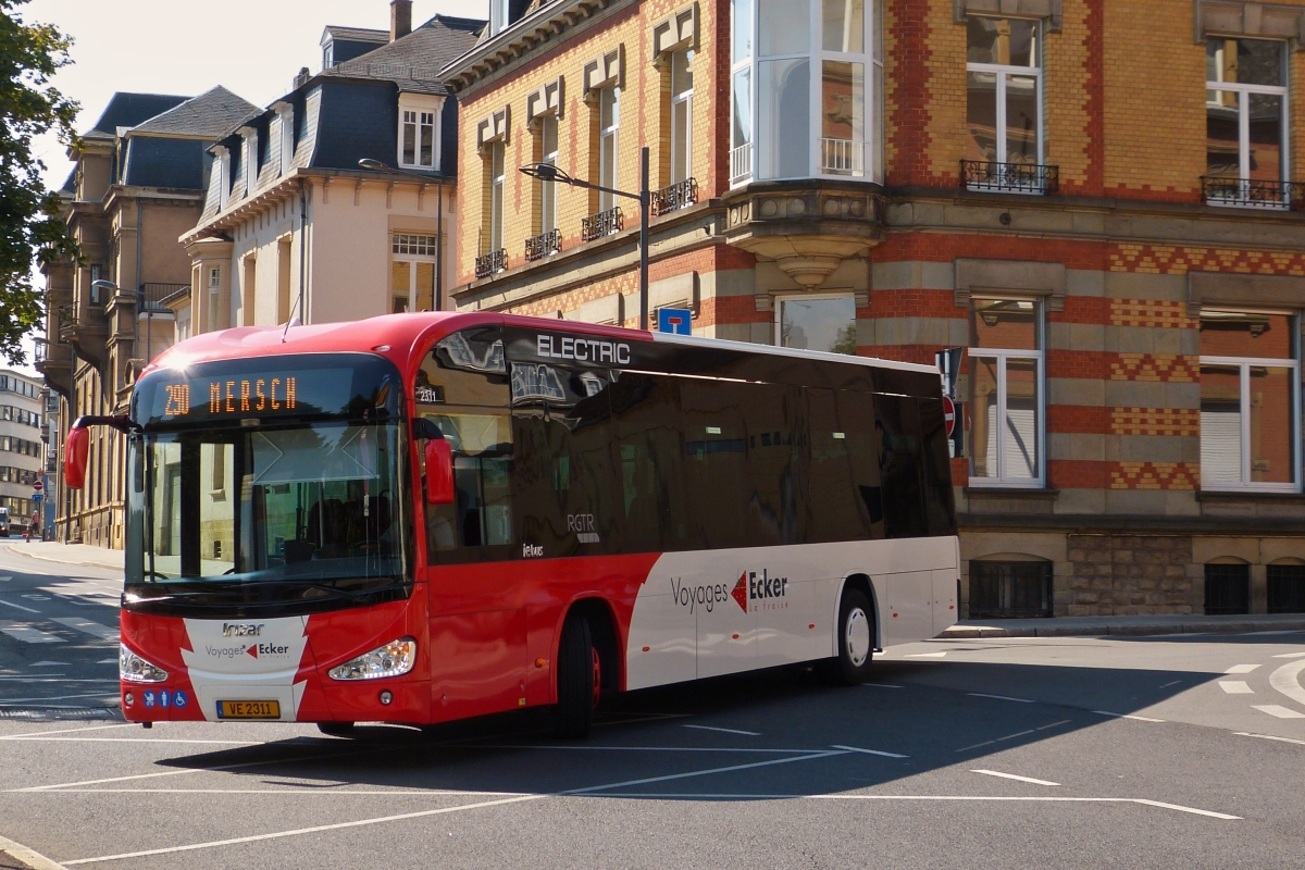 VE 2311, Irizar ie Bus von Voyages Ecker, auf den Weg nach Mersch, hier gesehen in der Stadt Luxemburg. 18.08.2018