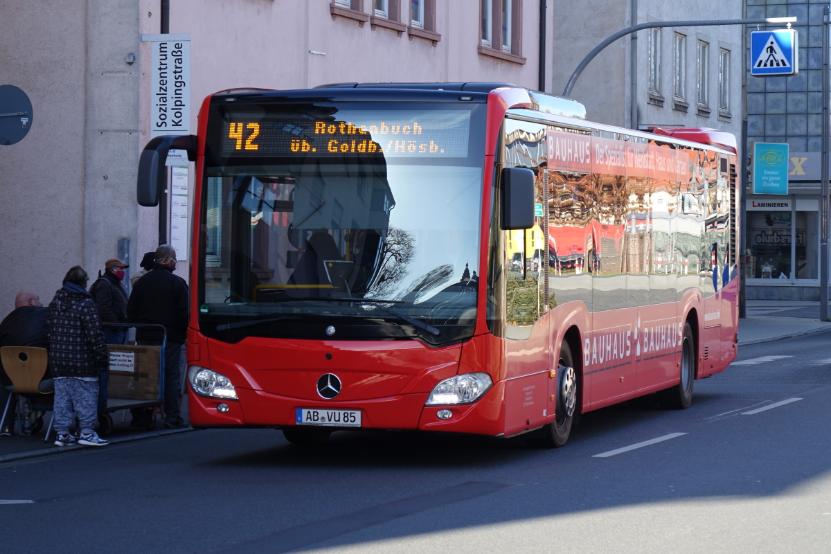 Verkehrsgesellschaft mbH Untermain (VU) / AB-VU 85 / Aschaffenburg, Kolpingstr. / Mercedes-Benz O 530 Ü C2 / Aufnahemdatum: 18.11.2020 / Werbung: Bauhaus