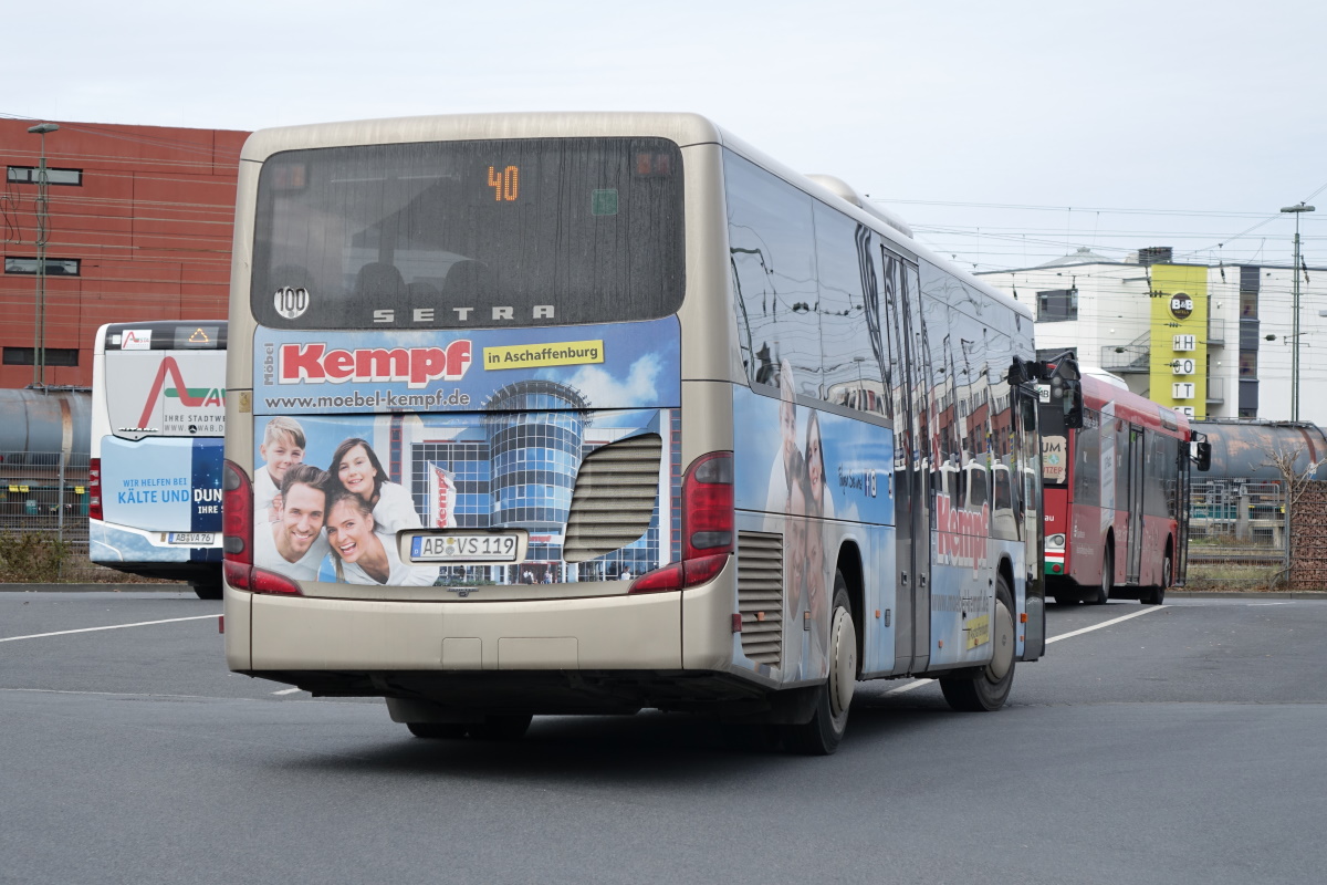 Verkehrsgesellschaft Vorspessart mbH / AB-VS 119 / Aschaffenburg, Hauptbahnhof/ROB / Setra S 415 LE business / Aufnahemdatum: 20.03.2021 / Werbung: Möbel Kempf