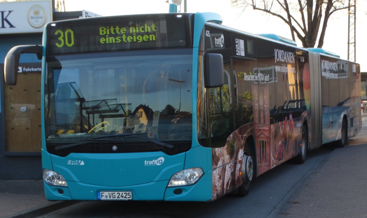 VGF Mercedes Benz Citaro C2 G 425 mit Jordanien werbung am 05.11.15 in Bad Vilbel
