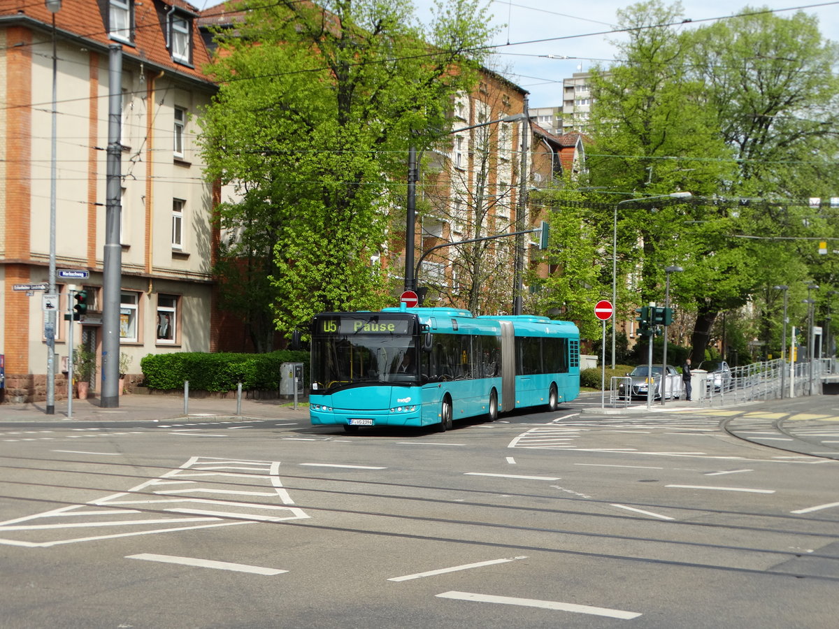 VGF Solaris Urbino 18 Wagen 394 am 30.04.16 als U-Bahn Ersatzverkehr (SEV) auf der Linie U5 in Frankfurt am Main