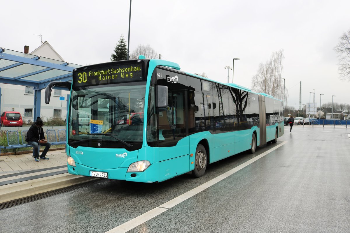 VGF/ICB Mercedes Benz Citaro 2 G Wagen 421 am 06.01.18 in Bad Vilbel Bhf 