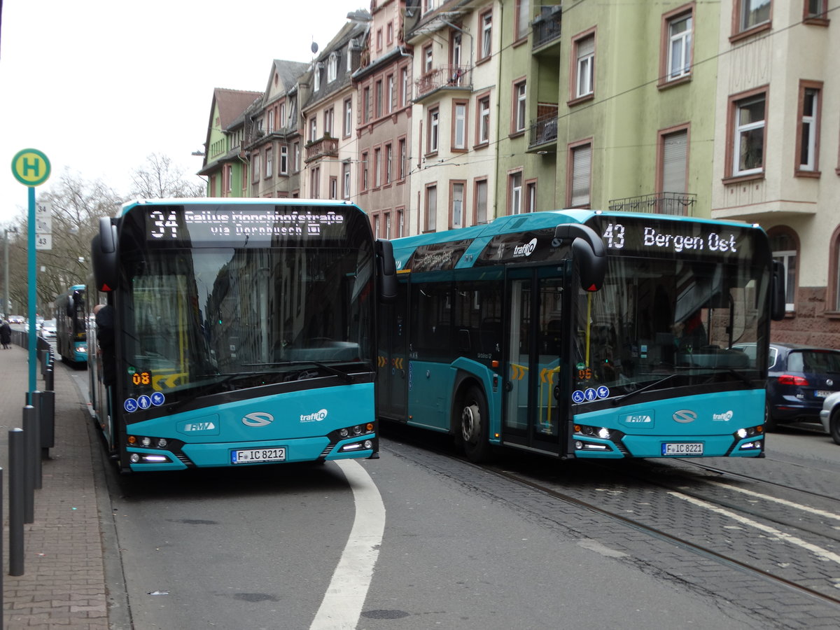 VGF/ICB Solaris Urbino 12 Wagen 212 und 221 am 18.02.17 in Frankfurt am Main