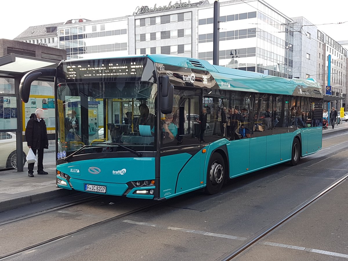 VGF/ICB Solaris Urbino 12 Wagen 207 am 29.04.17 in Frankfurt am Main Konstablerwache