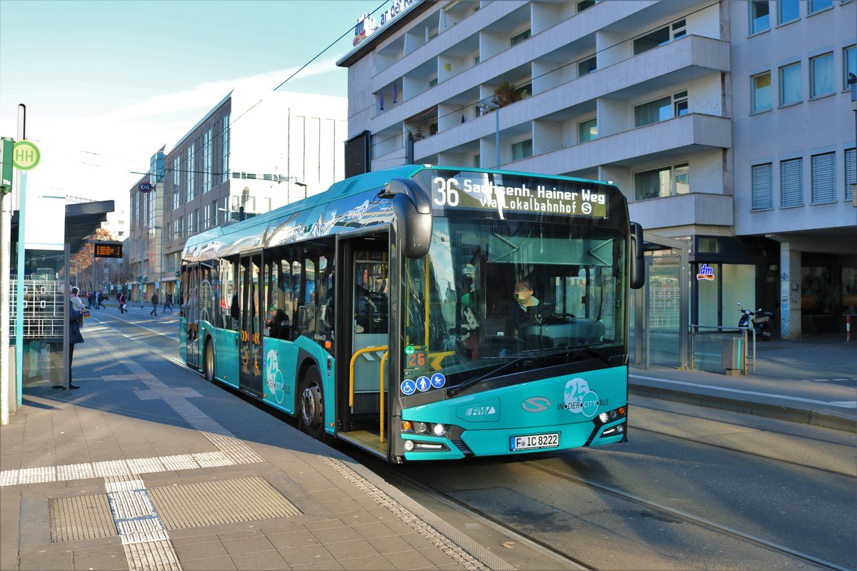 VGF/ICB Solaris Urbino 12 Wagen 222 25 Jahre In der City Bus am 19.01.19 in Frankfurt am Main Konstablerwache