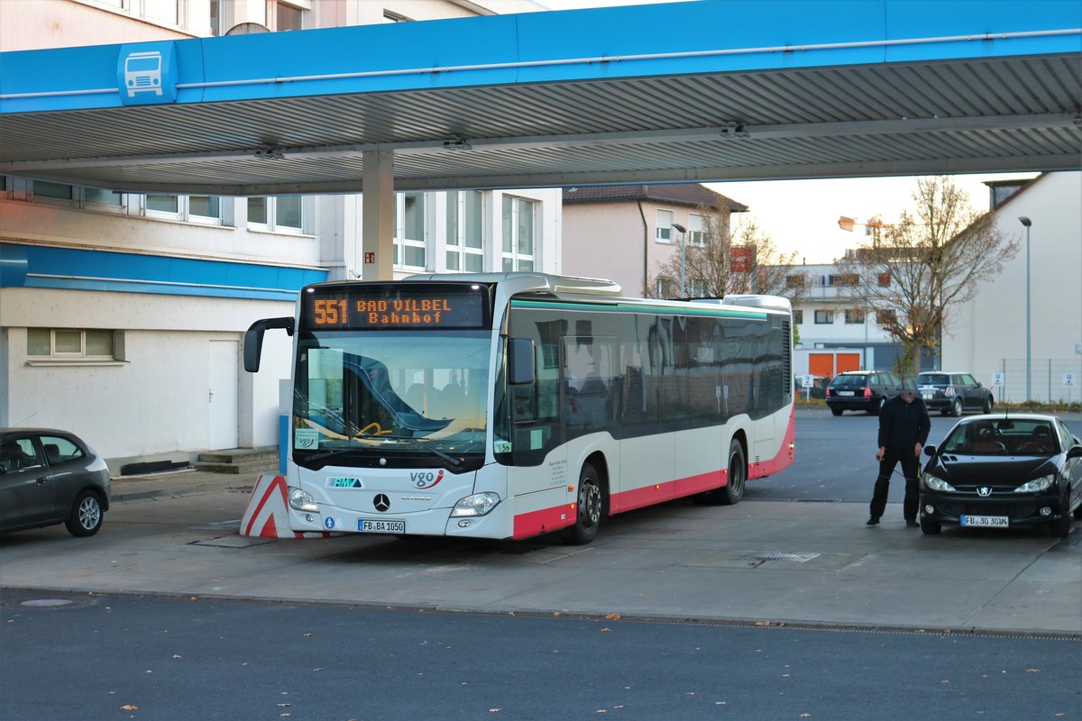 VGO/Balser Reisen Mercedes Benz Citaro 2 am 17.11.18 in Bad Vilbel an einer Tankstelle