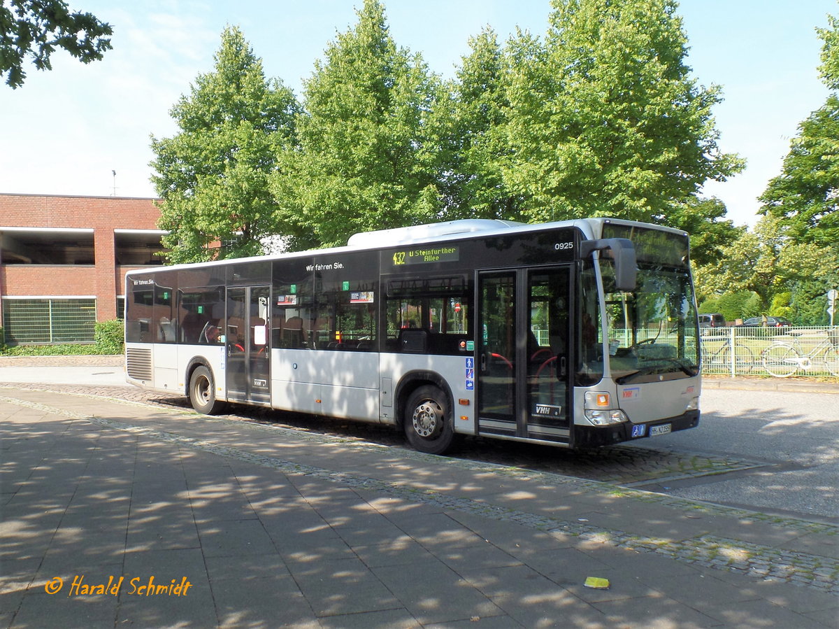 VHH 0925 (HH-NJ 1559) (EvoBus O 530 G, Citaro, Facelift, EZ 02.2005) am 2.8.2017 auf der Bus-Linie 432, Pause am U-Bahnhof Steinfurther Allee