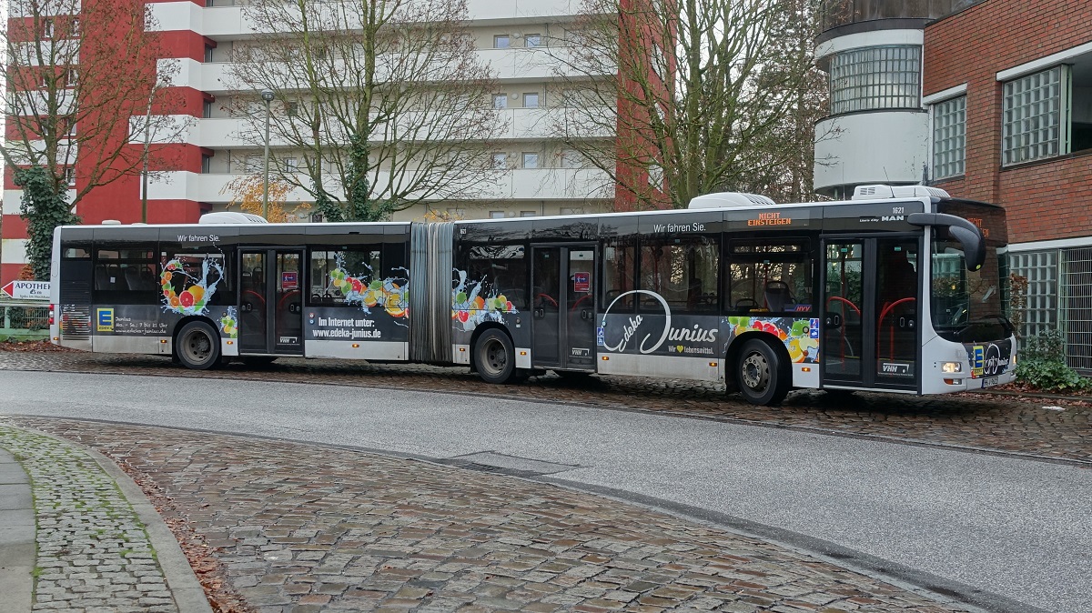 VHH 1621 (HH-V 9621) am 2.12.2019, Pause am U-Bahnhof Steinfurther Allee, MAN NG 323 Lion´s City G, 3-türig, EZ 2016 /