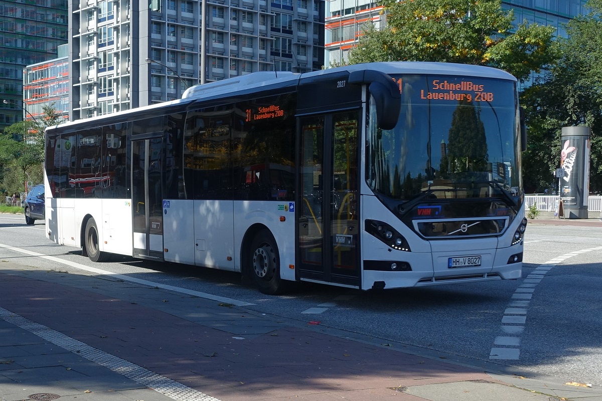 VHH 2027 (HH-V 8021) am 28.9.2021 am Berliner Tor, Schnellbus Linie 31 nach Lauenburg, Volvo 8900 RLE (EZ 2019)