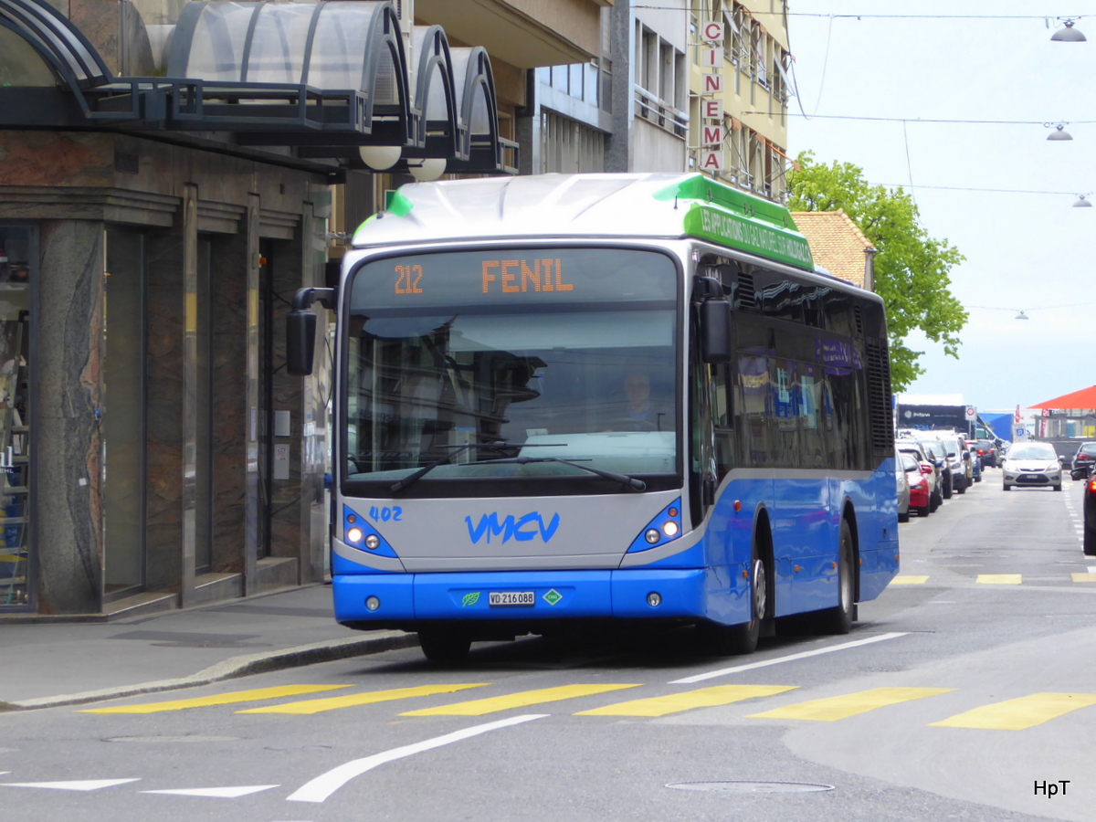 VMCV - VanHool Gasbus Nr.402 VD 216088 unterwegs auf der Linie 212 in Vevey am 03.05.2016