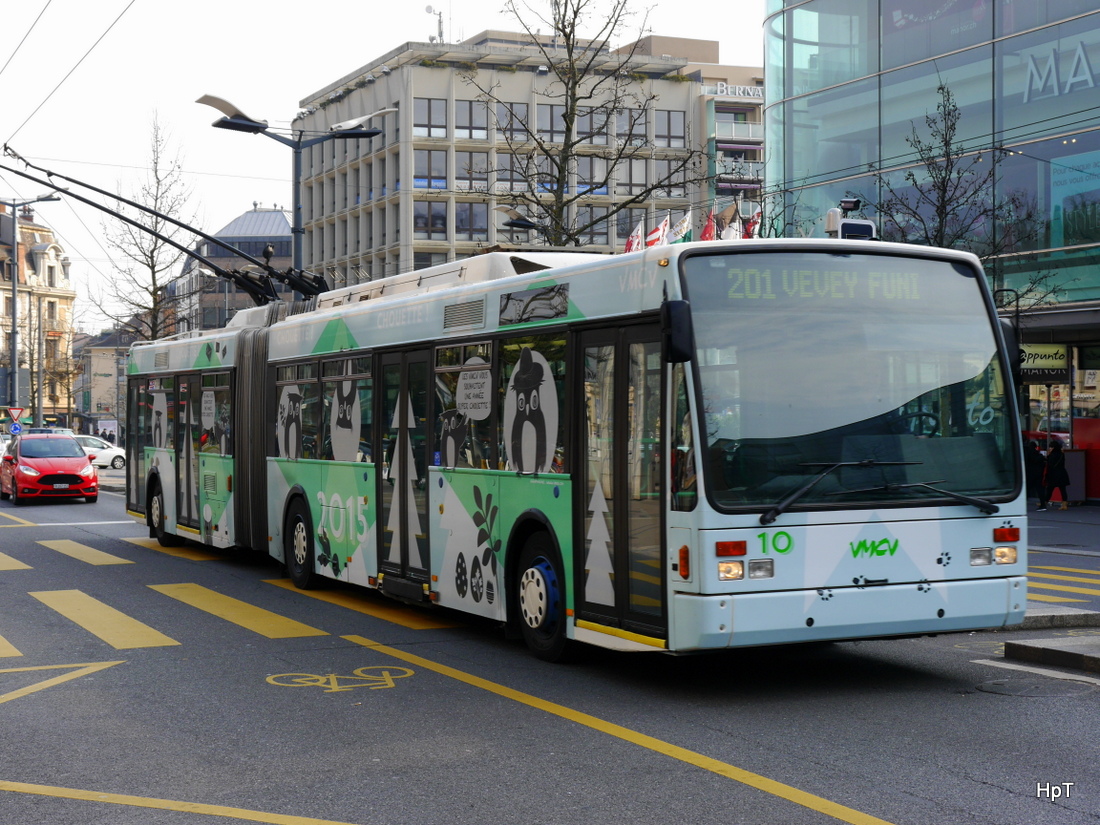 VMCV - VanHool Trolleybus Nr.10 unterwegs in der Stadt Vevey am 14.03.2015